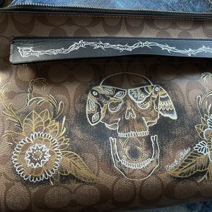 Very Rare Coach Carry all Pouch with Chelsea Animation design